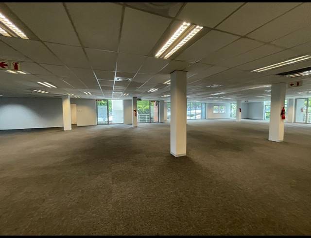 658M² OFFICE TO LET IN BRYANSTON